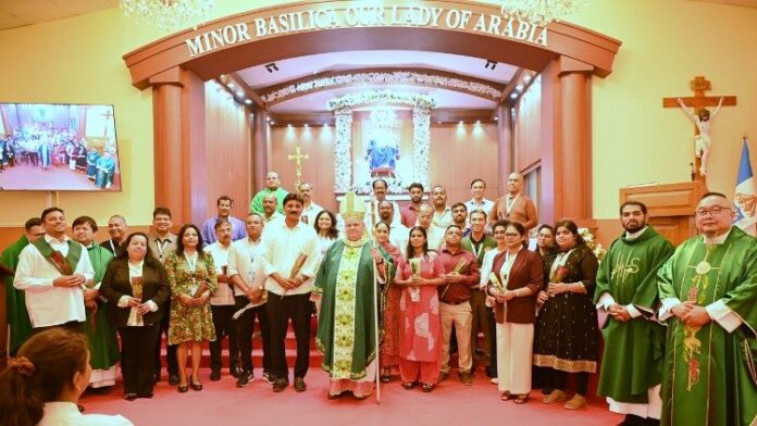 El obispo Berardi visita las comunidades cristianas de Arabia del Norte
