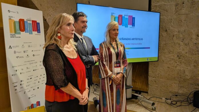 Abelardo de la Rosa pone en valor la nueva Ley de Enseñanzas Artísticas en el festival Neorama 2026, celebrado en Granada